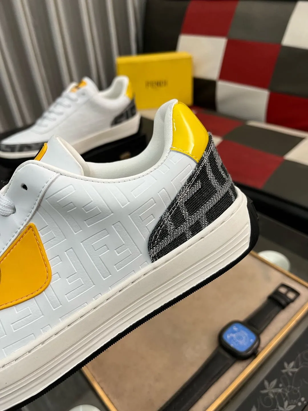 Men's shoes 💰400⌚️⌚️[fendi] Fendi classic and comfortable men, this complex sneaker is made of soft calfskin➕genuine leather lining➕original ultra-light rubber material with rough outsole. This unique and light style is suitable for the casual and refined sensibility of this season. It is comfortable and natural on the feet. It is an everyday style for casual travel in autumn and winter! 38−443️⃣colors available